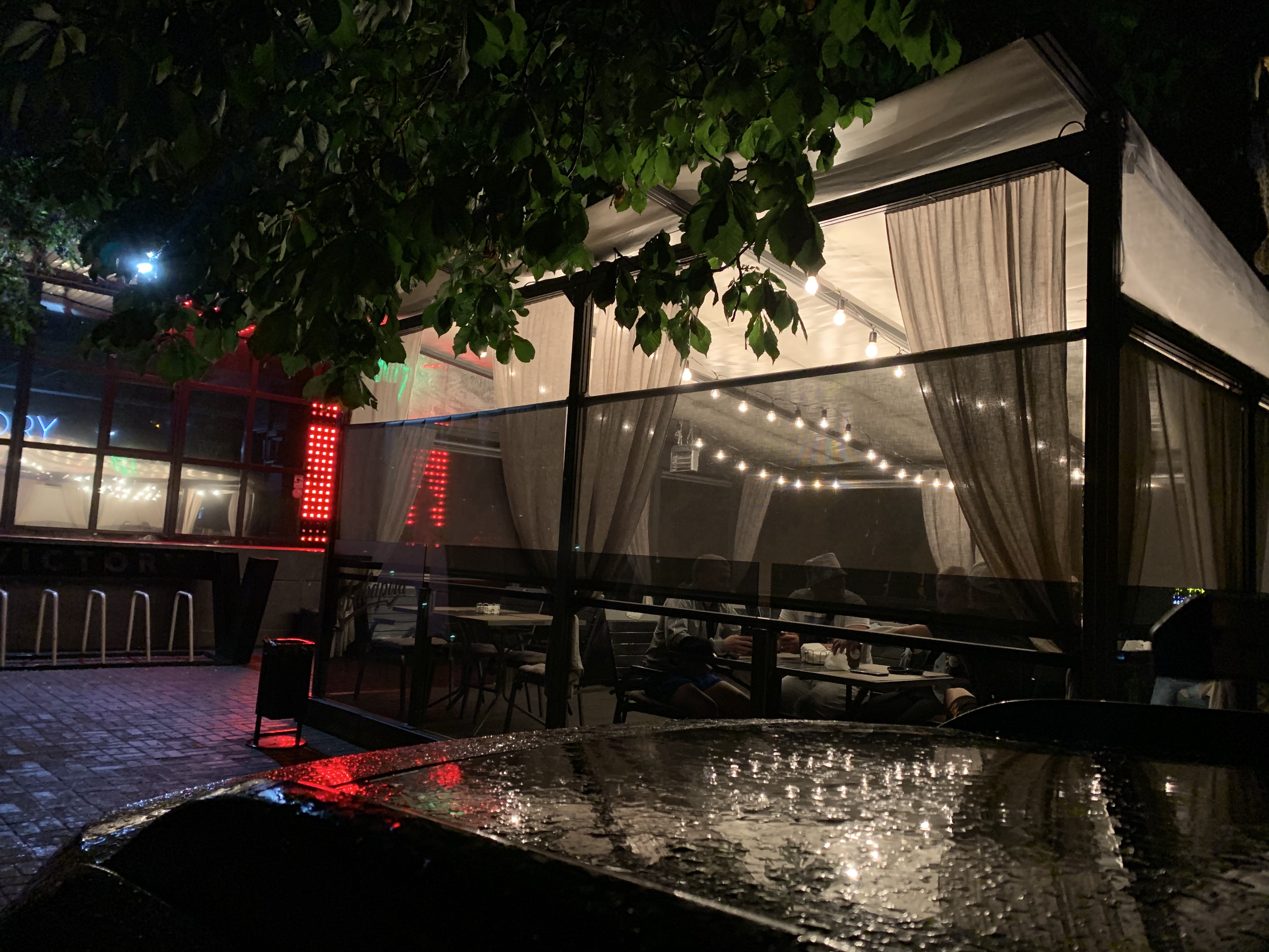 Доставим еду в любое время дня и ночи