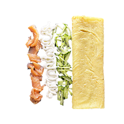 Блин с красной рыбой и огурцом 