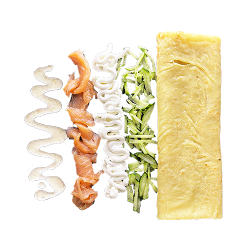 Блин с красной рыбой и кунжутным соусом