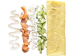 Блин с красной рыбой и кунжутным соусом
